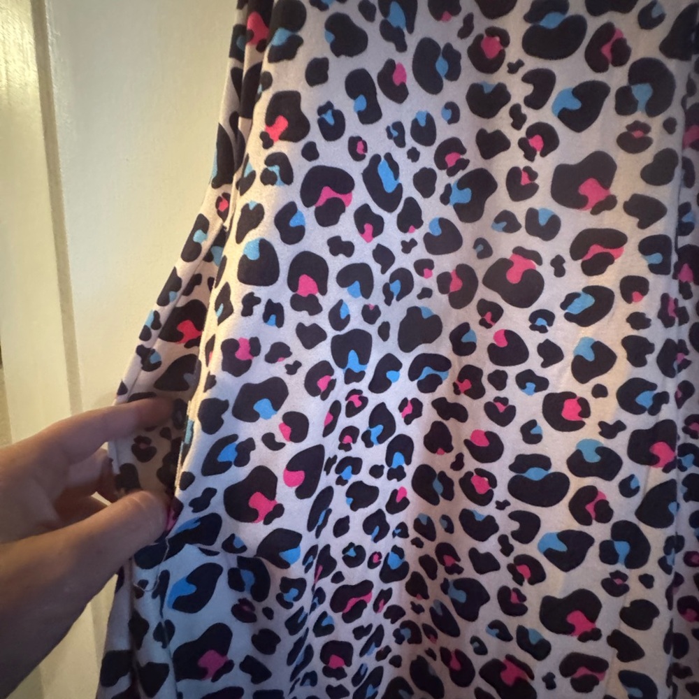 EUC Shirley and Stone Leopard Print V-Neck nightgown - Picture 2 of 5